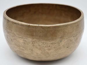 Interesting Rare Large Antique Remuna Singing Bowl – Bb3 & F5